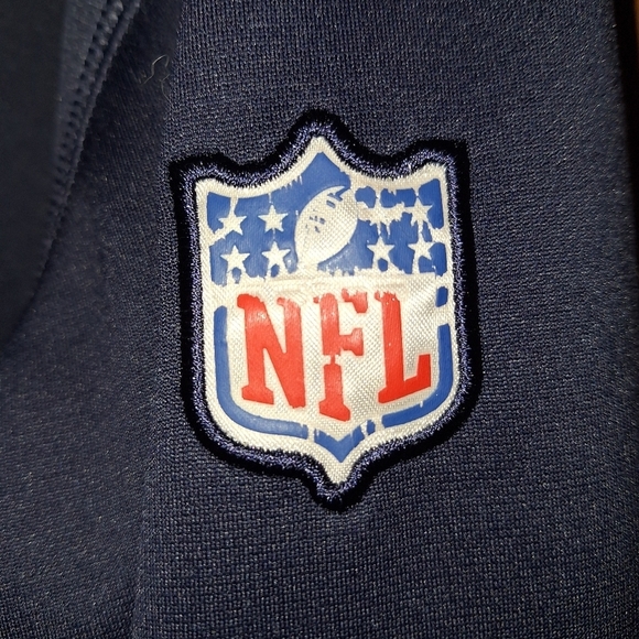 A Nike Therma-fit official NFL Chicago Bears hoodie in a men's size medium. - Picture 7 of 7